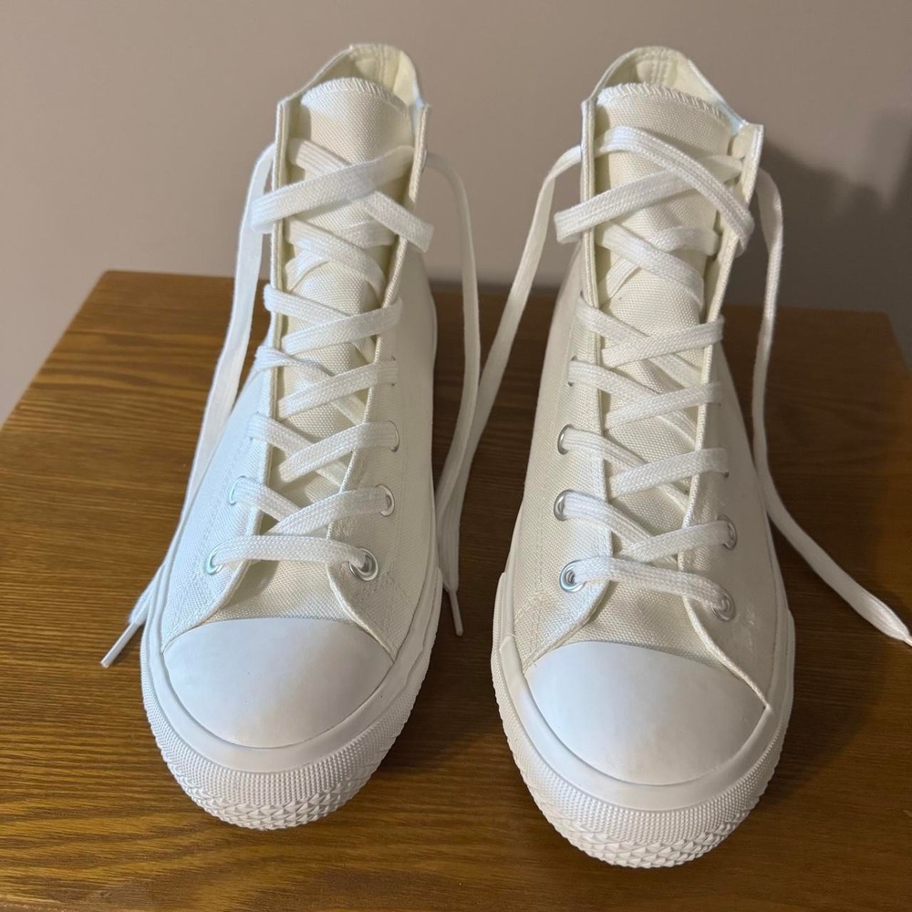 Cushionaire Womens White Vance High Top Canvas Sneakers 10M Good